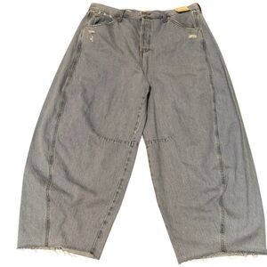 Barrel distressed light washed denim jeans waist 38” inseam 29” Universal Thread